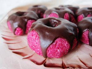 raspberry_donuts-1438114